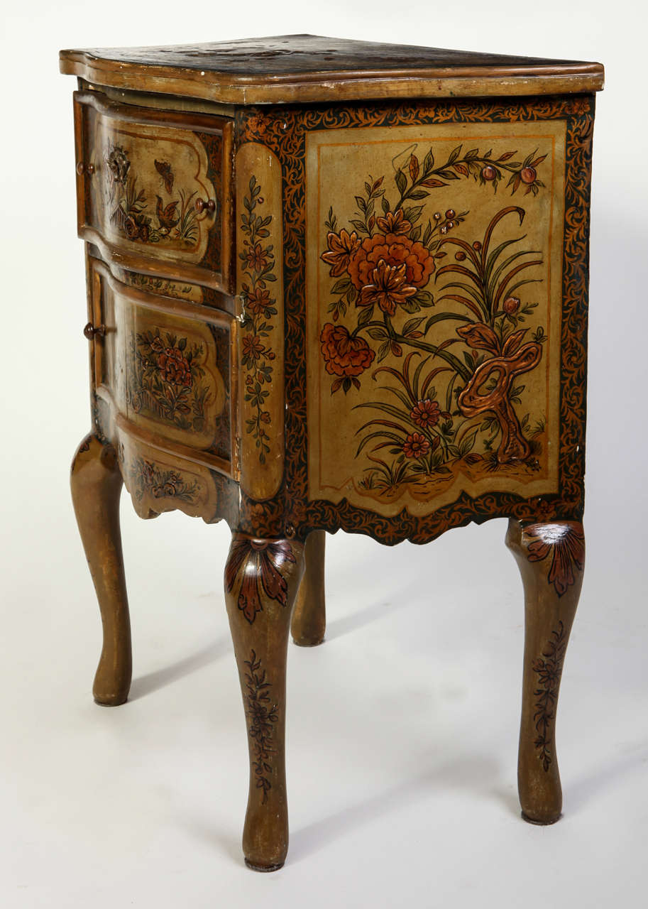 Pair of Small Italian Lacquered Commodes 19' century In Good Condition For Sale In Rome, IT
